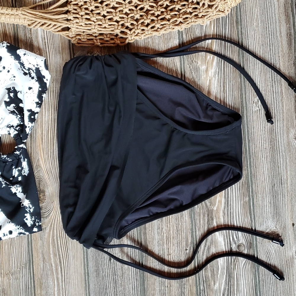 Carmen Marc Valvo Bikini Bottoms Black Size SMALL